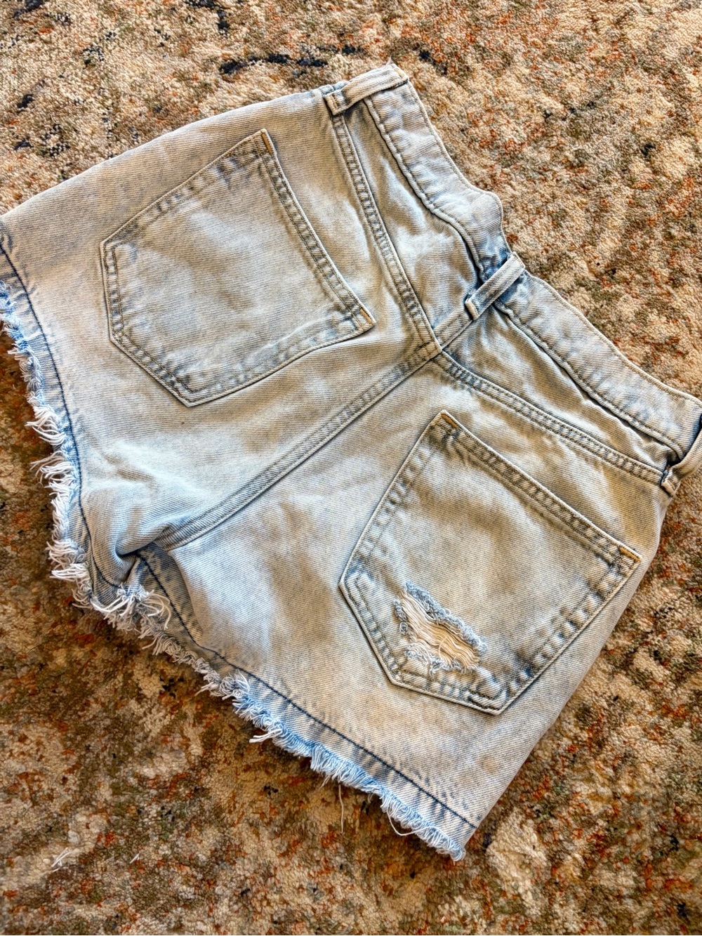 Women’s Gap High Rise Stride Denim Shorts Size 26/2 4” Inseam - Picture 3 of 7